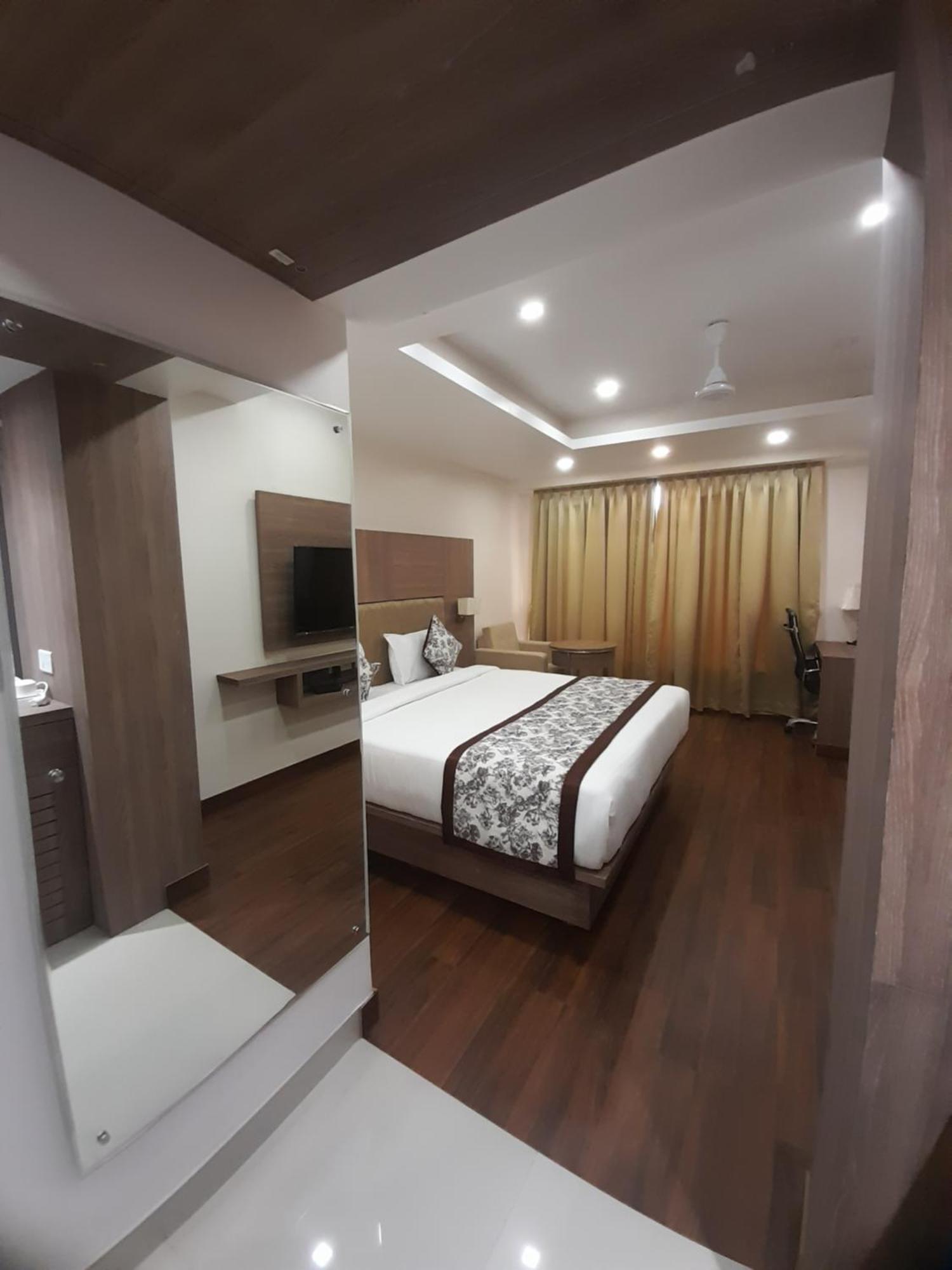 Variety Inn ปัฏนา ภายนอก รูปภาพ