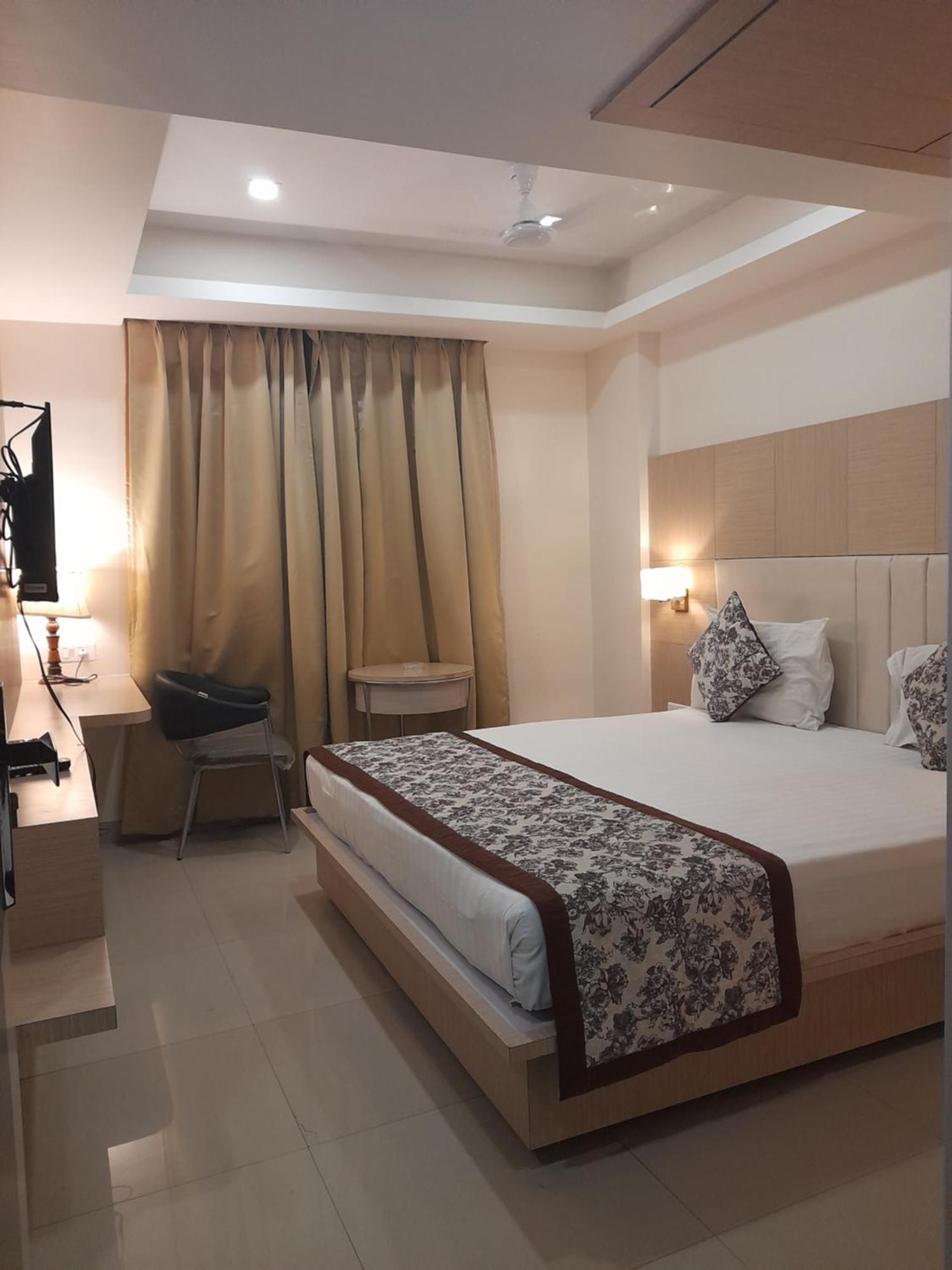 Variety Inn ปัฏนา ภายนอก รูปภาพ