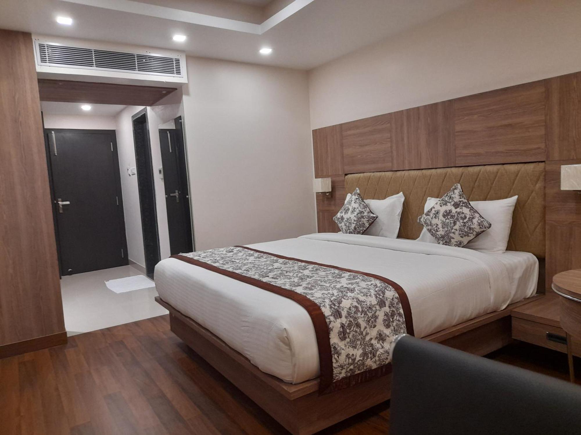 Variety Inn ปัฏนา ภายนอก รูปภาพ
